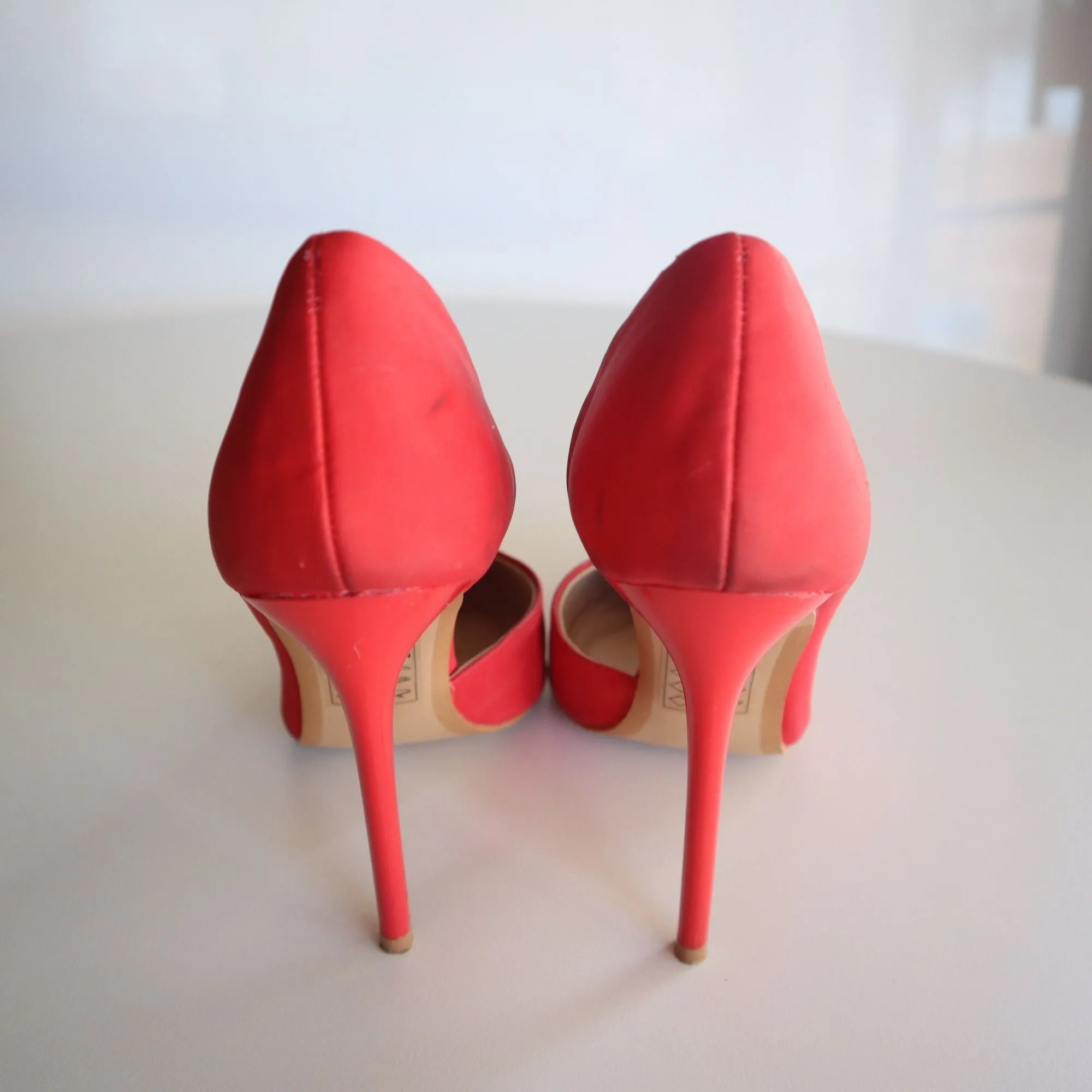 Shoe Republic LA Womens Red High Heel Pumps Size 6